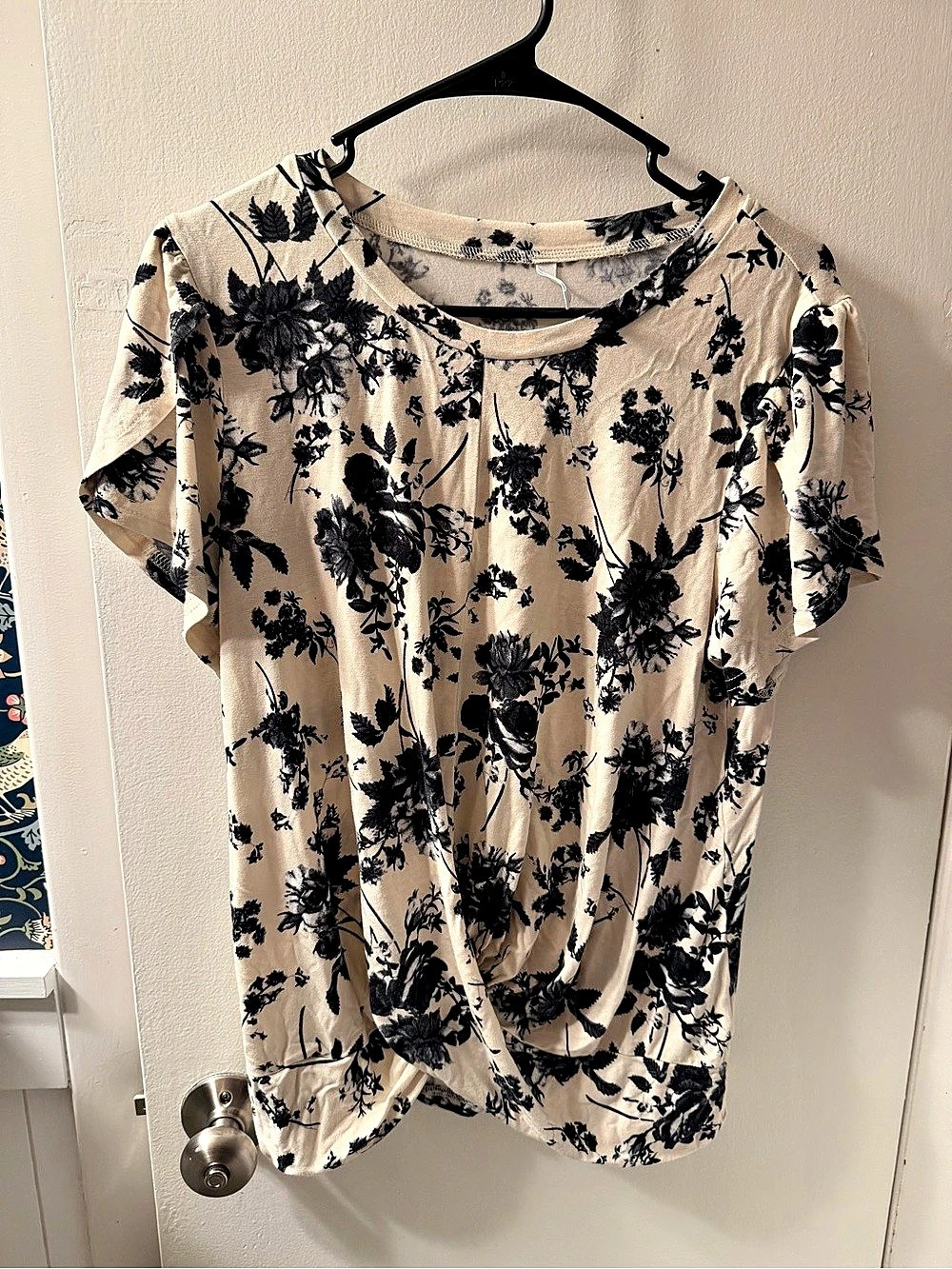 Adattoo Floral Short Sleeve Top in Cream & Black Size Large